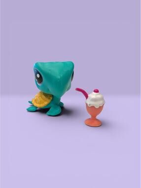 Littlest Pet Shop LPS Sea Turtle #60 with Ice Cream Accessory.